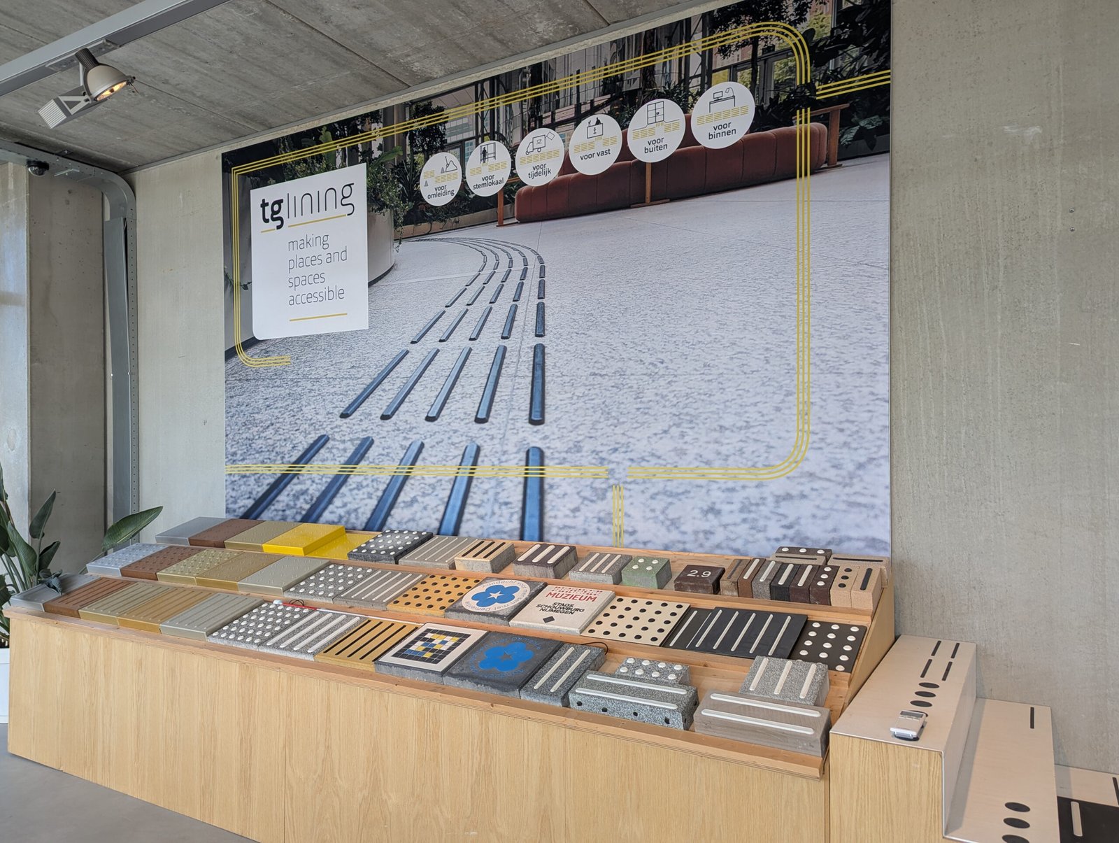 Willy Sengers / Opdracht TG Lining  paneel showroom