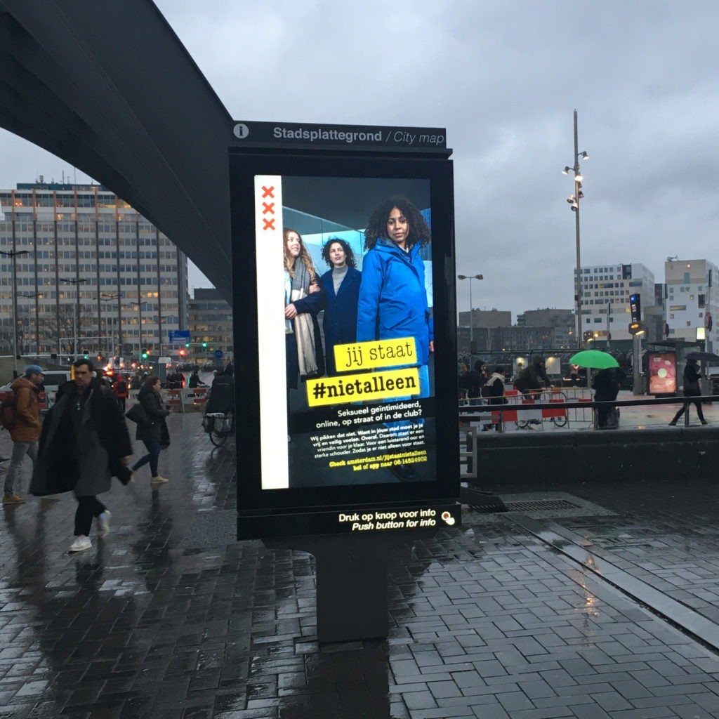 Jij staat niet alleen – gemeente Amsterdam, ontwerp door Willy Sengers